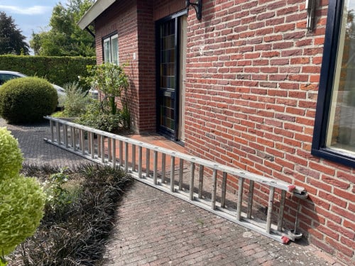 Aluminium ladder uitschuibaar en op wieltjes 8,5 meter