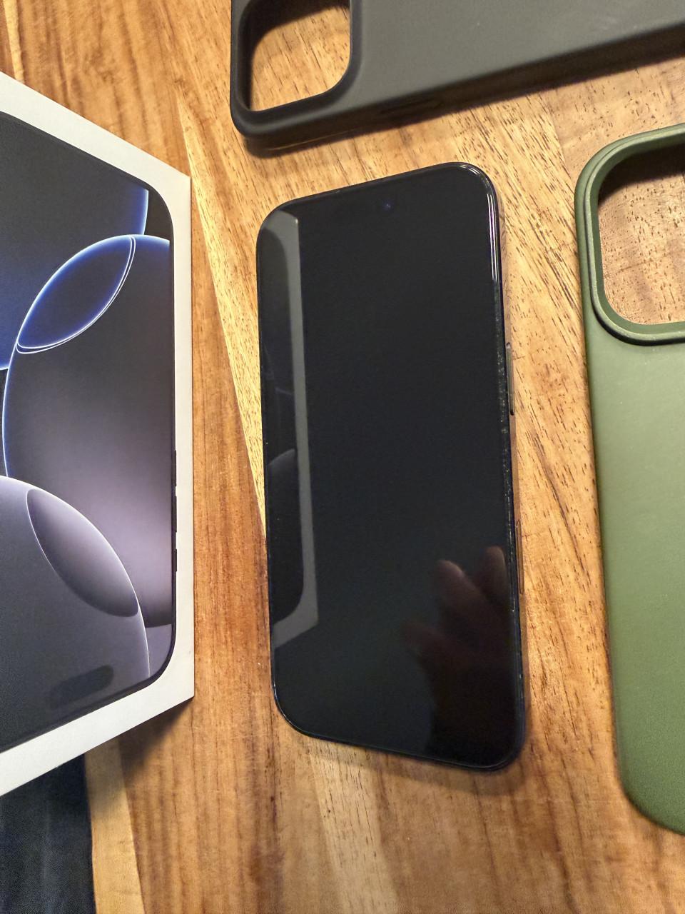 Apple iPhone 16 PRO 256GB met doos en kabel