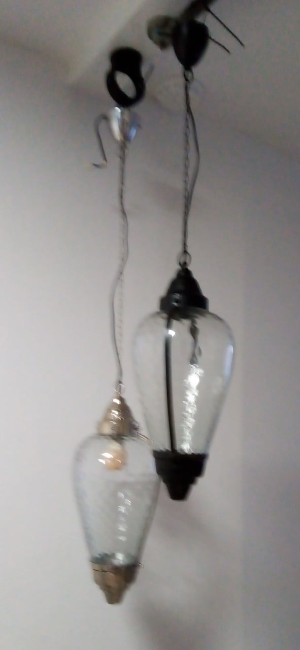Te koop 2 mooie hanglampen €15,- p. st