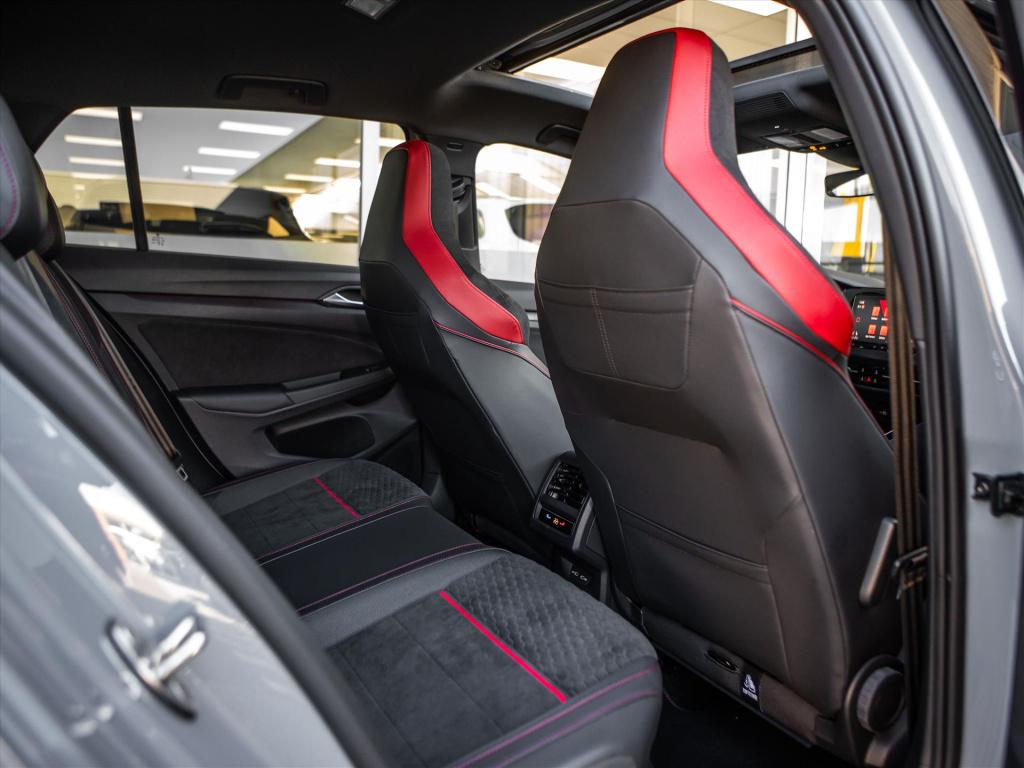 Volkswagen Golf 2.0 tsi 300pk 7-dsg gti clubsport automaat | panoramadak | 