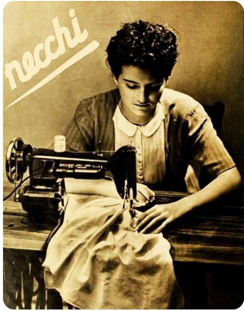 Vintage naaimachine Italiaans design