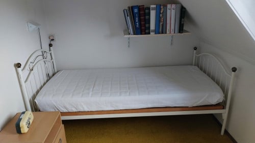 Bed- 1 persoons