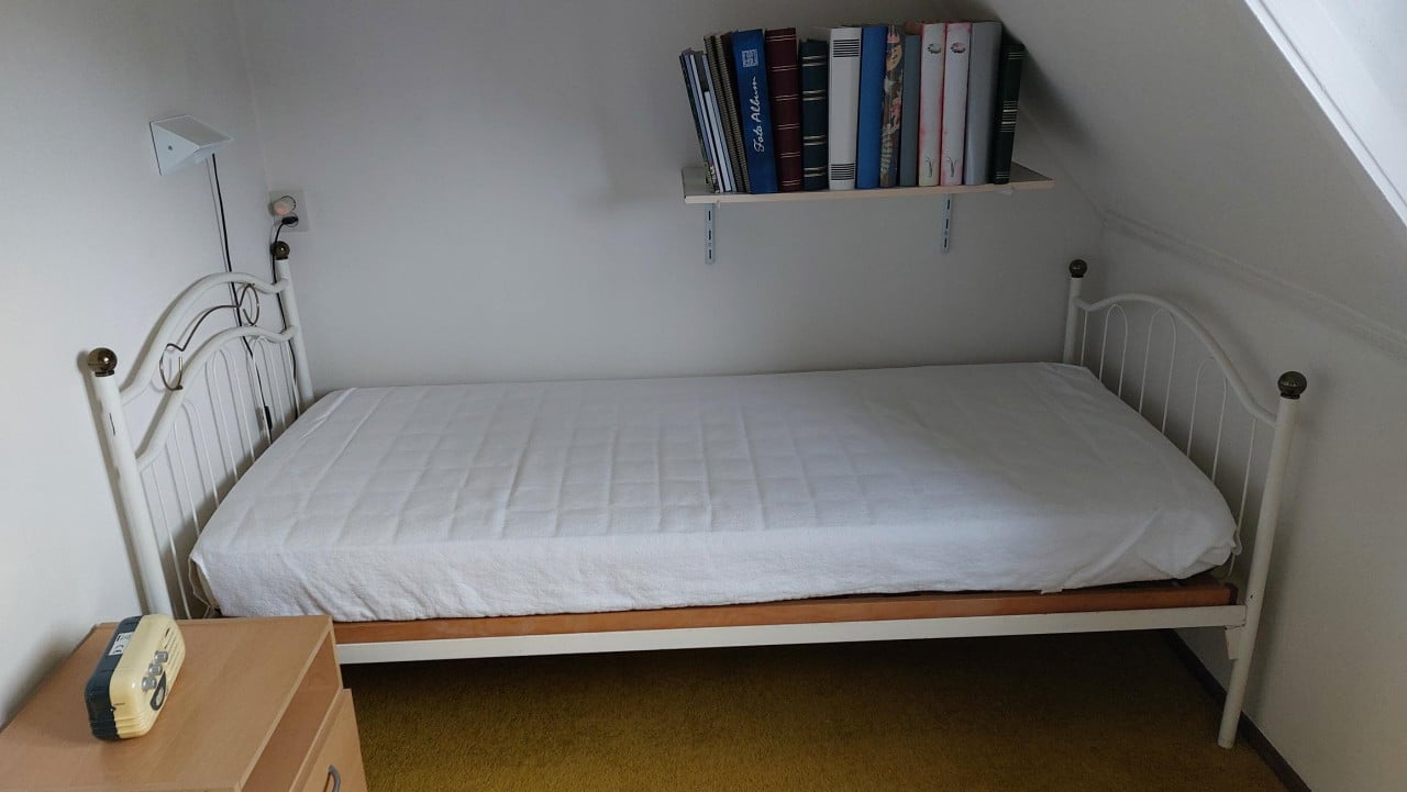 Bed- 1 persoons