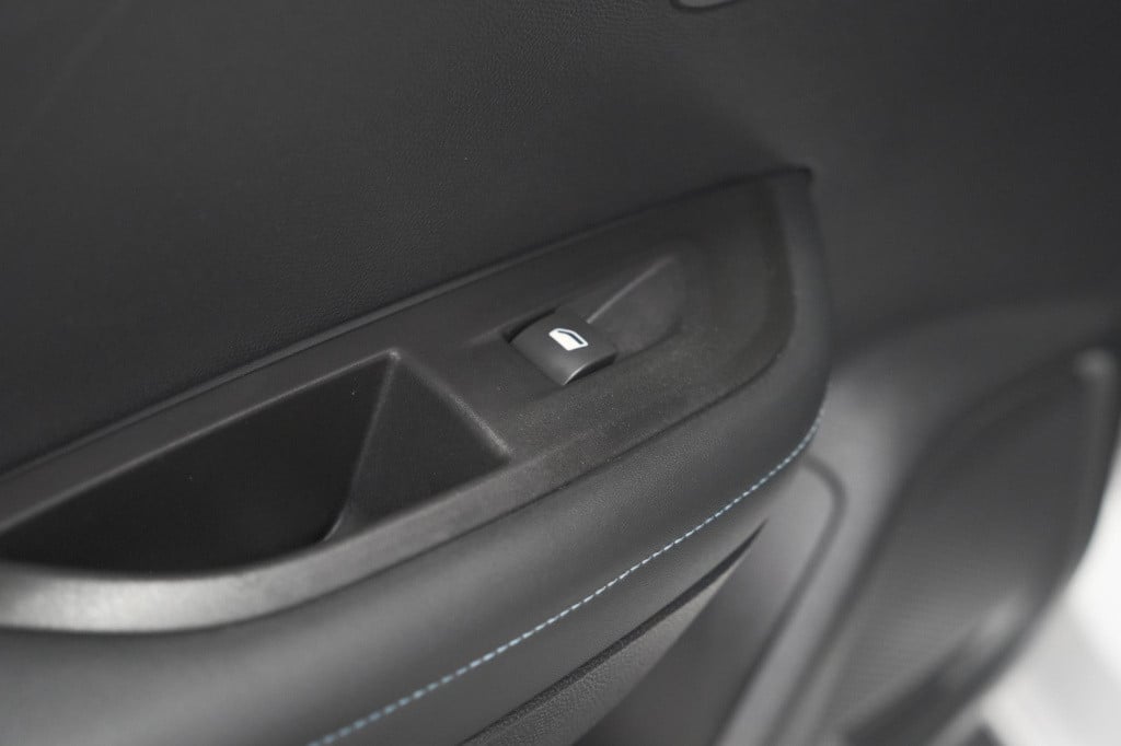 Peugeot 2008 puretech 130 allure | trekhaak | camera | navigatie | parkeers