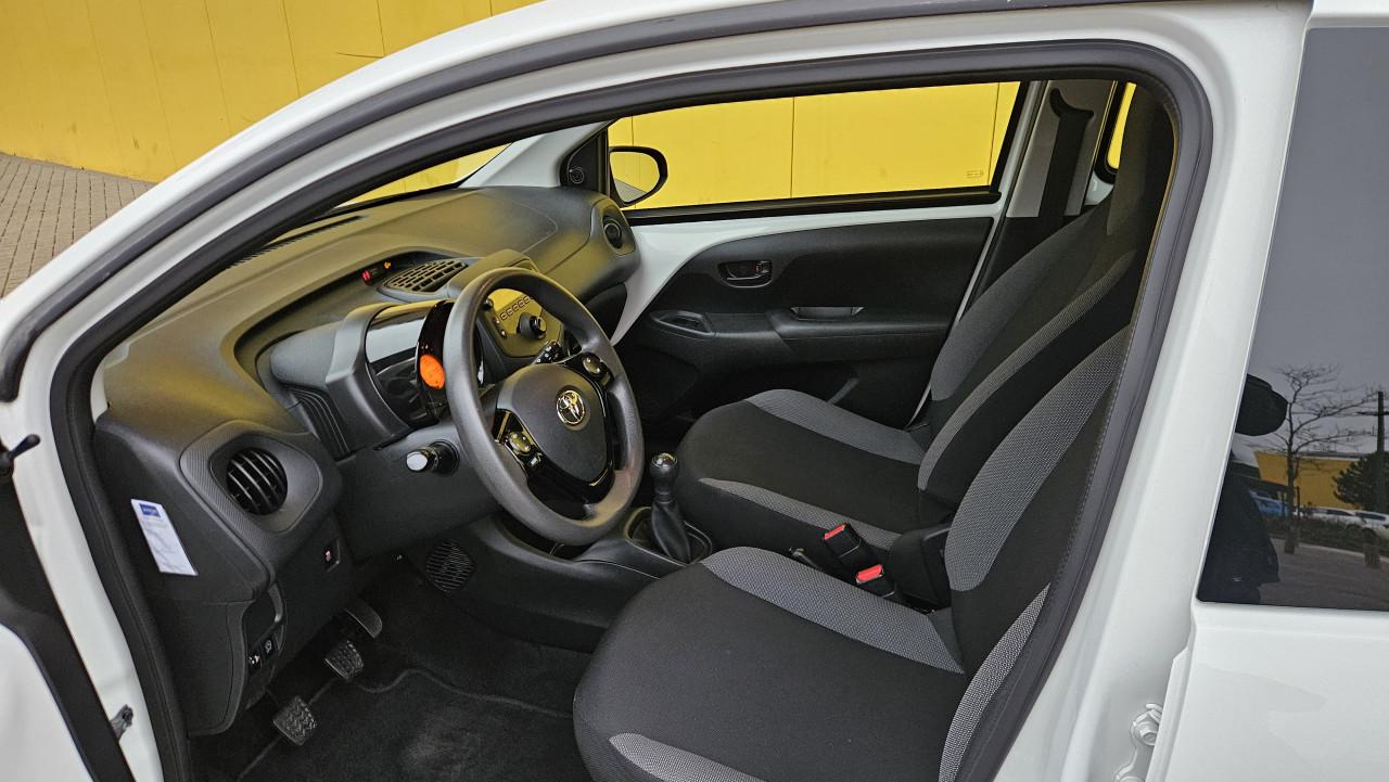 Zuinige TOYOTA AYGO 1.0 5drs. X-FUN bj. 2018 / NL AUTO / NAP 67.462 KM !