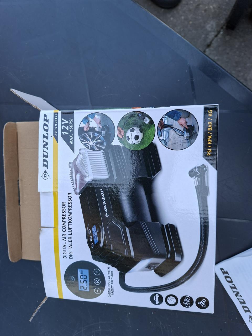 Dunlop Digitale Luchtcompressor ( 12v/150PSI)