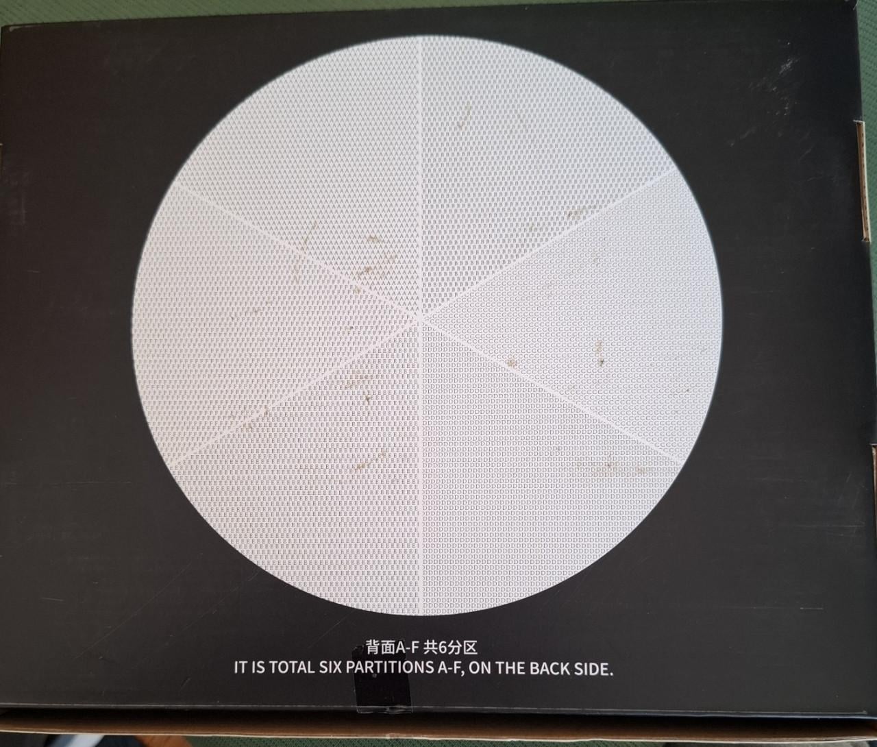 Twee 'Round Puzzles':  De Maan en Twelve Constellations: MOEILIJK! 65x65cm