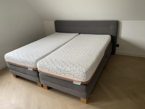 Royale, luxe boxspring (200 x 210 cm) M-Line inclusief 2 matrassen M-Line