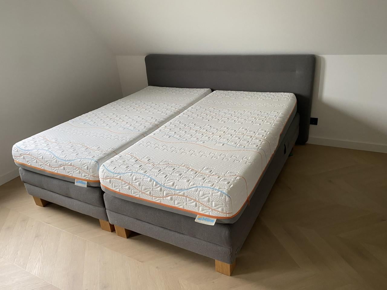 Royale, luxe boxspring (200 x 210 cm) M-Line inclusief 2 matrassen M-Line