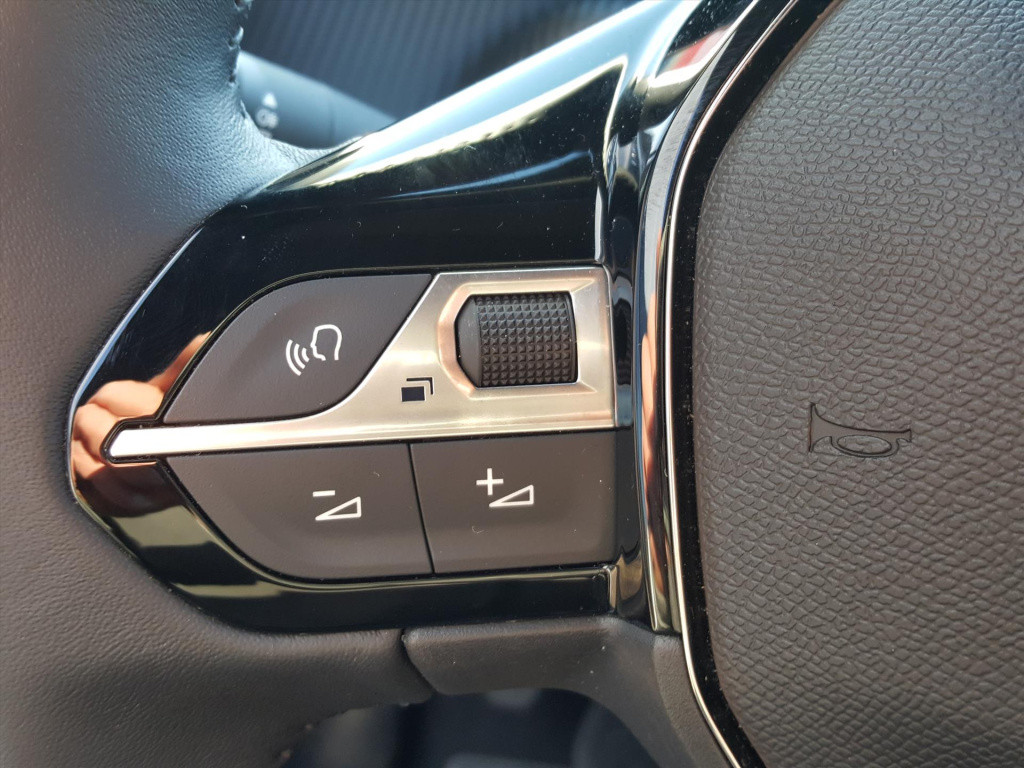 Peugeot 2008 allure 1.2 puretech 100pk navigatie | achteruitrijcamera | app