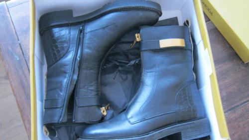 NIEUW LAARZEN MAAT 37 VOOR 50 EURO