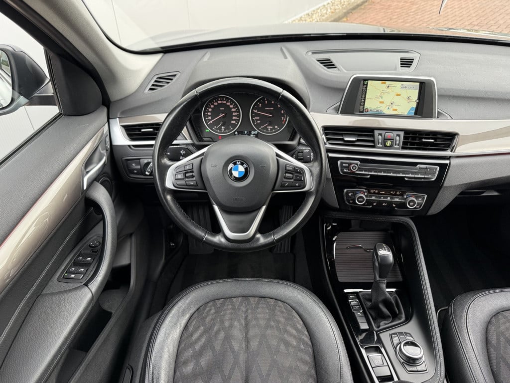 BMW X1 sdrive18i 136pk high executive automaat