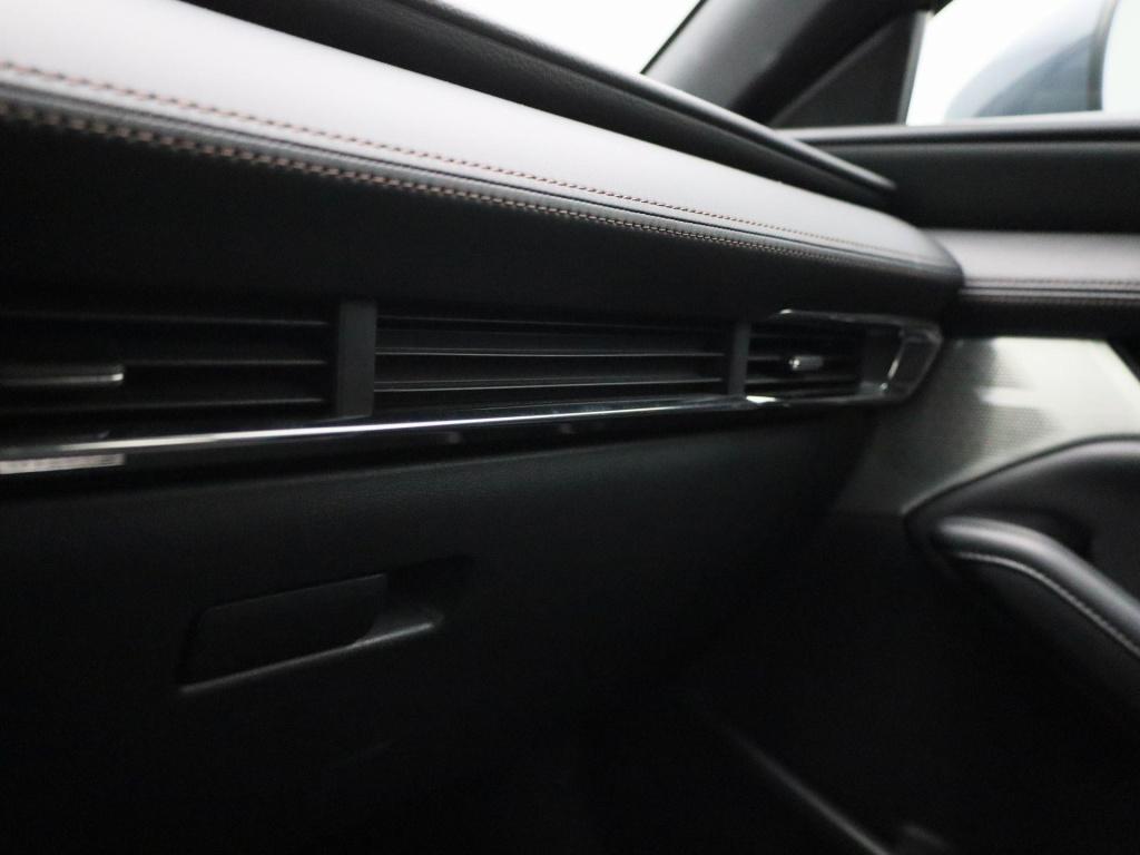Mazda 3 2.0 e-skyactiv-g m hybrid 122 luxury | automaat | bose | apple carp