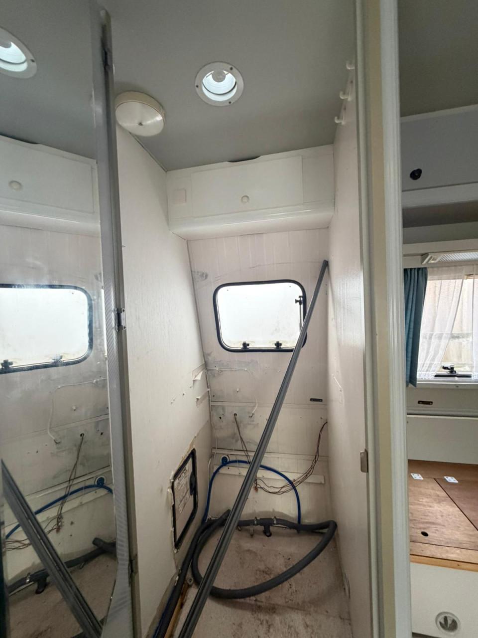 KIP caravan uit 1992 |  Keet | met kenteken