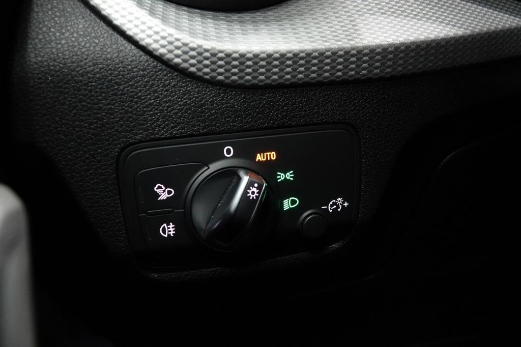 Audi Q2 35 tfsi s edition | keyless | acc | camera |
