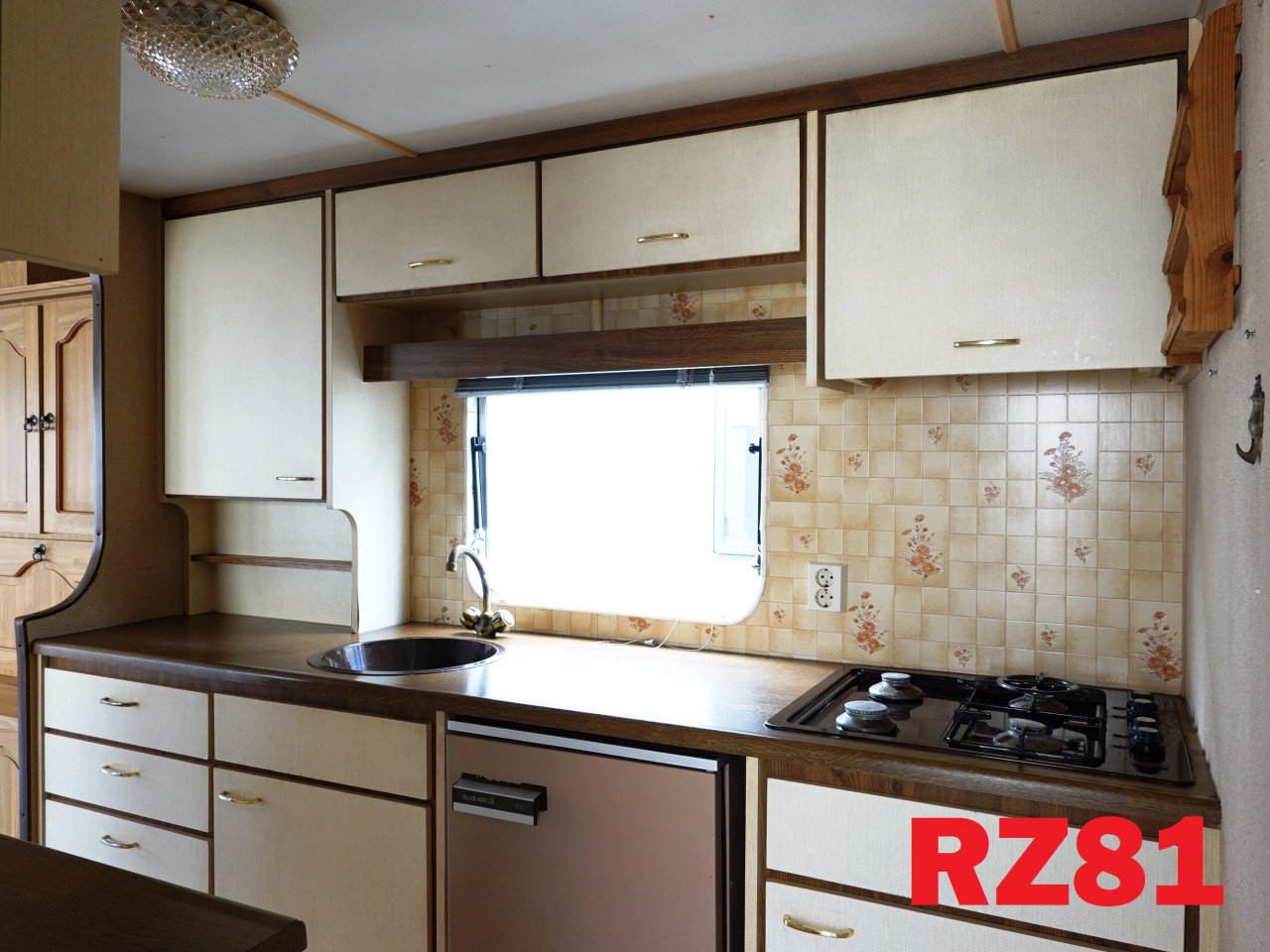 Stacaravan met retro interieur voor de handige klusser met 2/3 slaapkamers