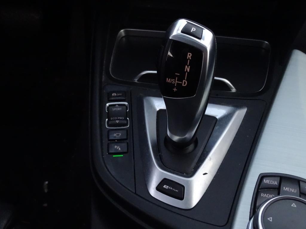 BMW 3-serie 330e luxury