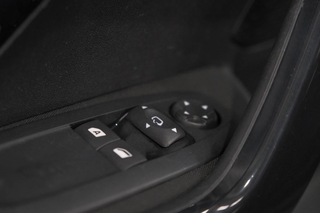 Peugeot 208 puretech 82 signature | parkeersensoren | apple carplay | navig