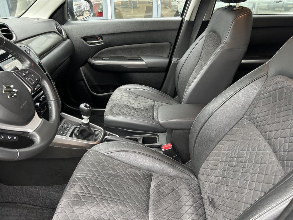 Suzuki Vitara 1.4 boosterjet style smart hybrid
