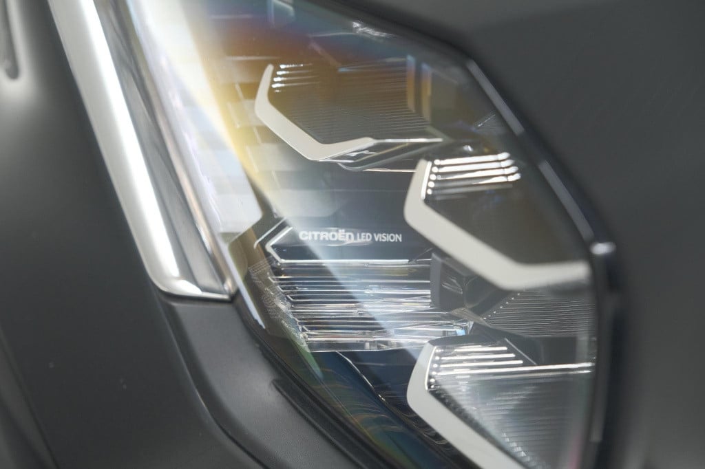 Citroen C4 puretech 130 eat8 shine | camera | head-up display | parkeersens