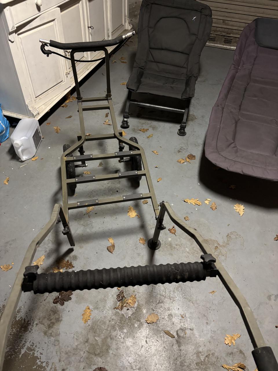 Stretcher stoel en transportkar karper