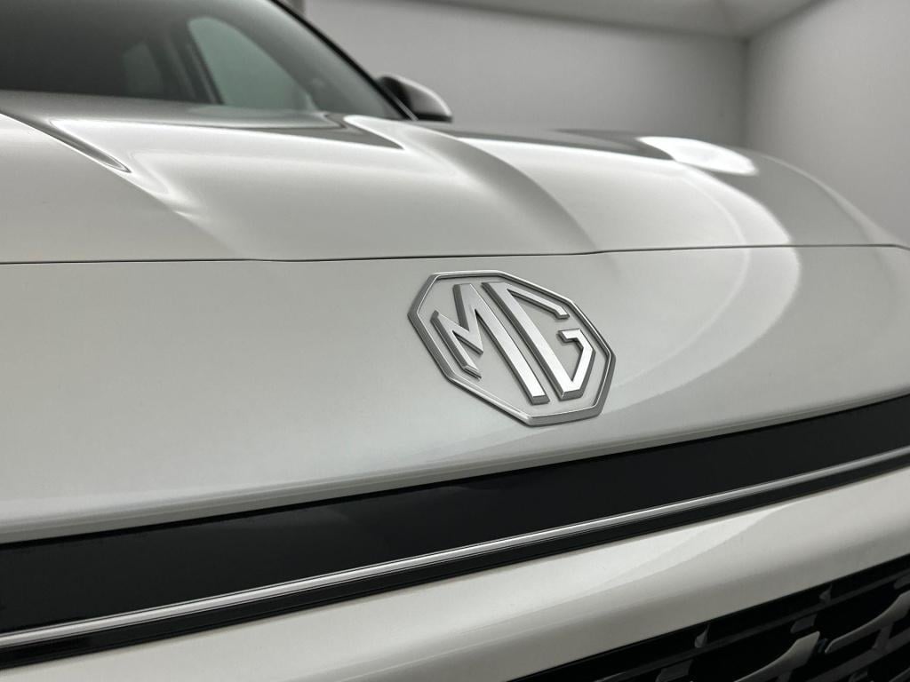 MG Hs mg phev 1.5 luxury madness deal edition