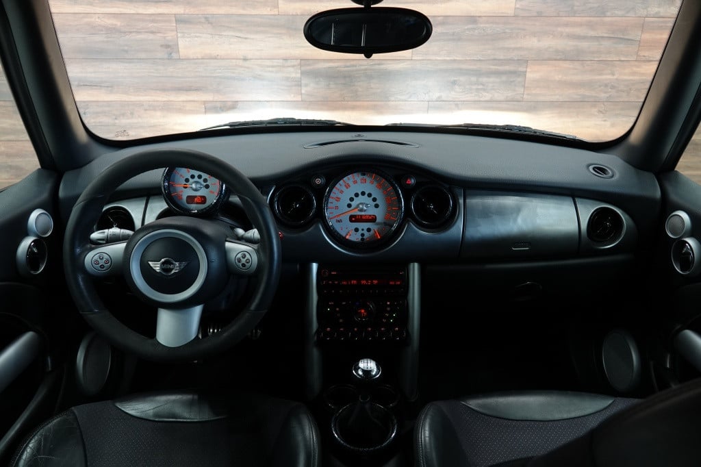Mini Cooper mini 1.6 chili | cruise | milltek | xenon |