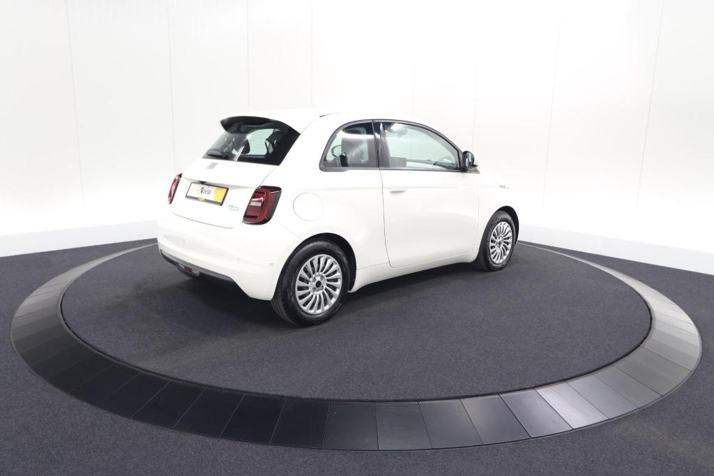 Fiat 500 urban 42 kwh | soh 96.8% | 3 fase laadfunctie | camera | apple car