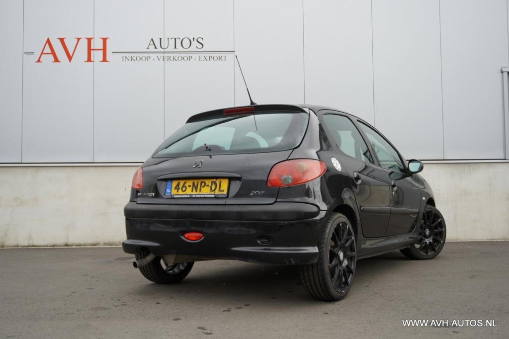 Peugeot 206 1.4-16v gentry premium