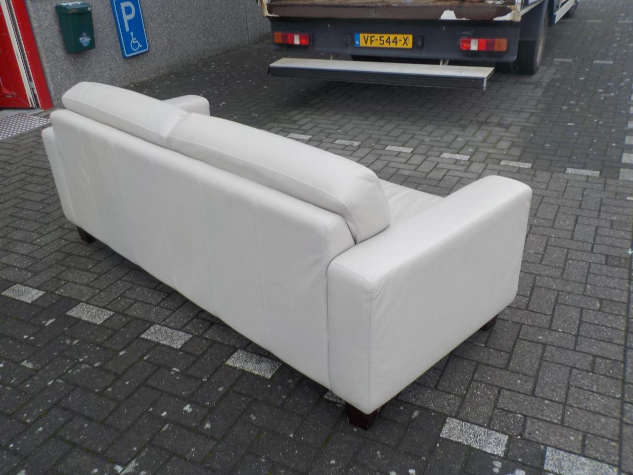 Mooie kwaliteit leren bank breed 215 cm in zeer goede staat