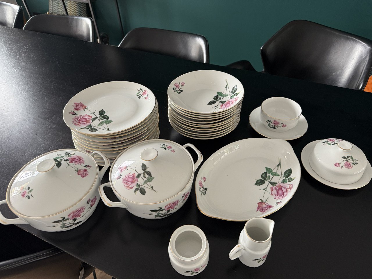 12-delig servies gouden rand en roze roosjes epiag D.F. Czecho slovakia