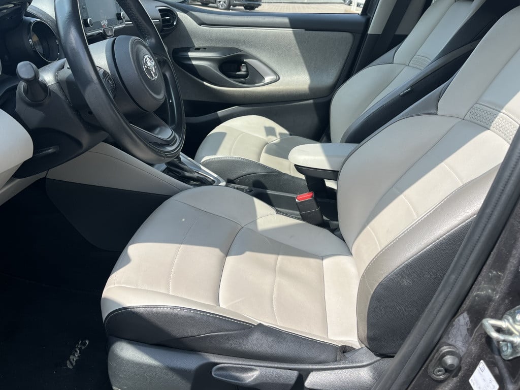 Toyota Yaris | net binnen | 1.5 hybrid executive | leer | head-up display |
