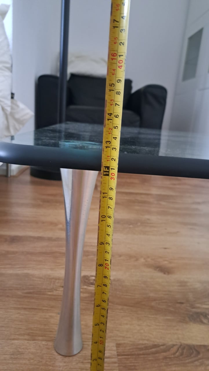 Gratis Mooie grote vierkante glazen salontafel ophalen in Vlissingen