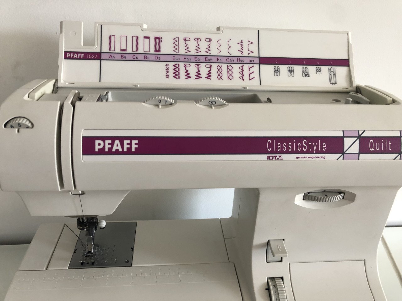 Degelijke Pfaff Classic Style naaimachine in goede schone staat