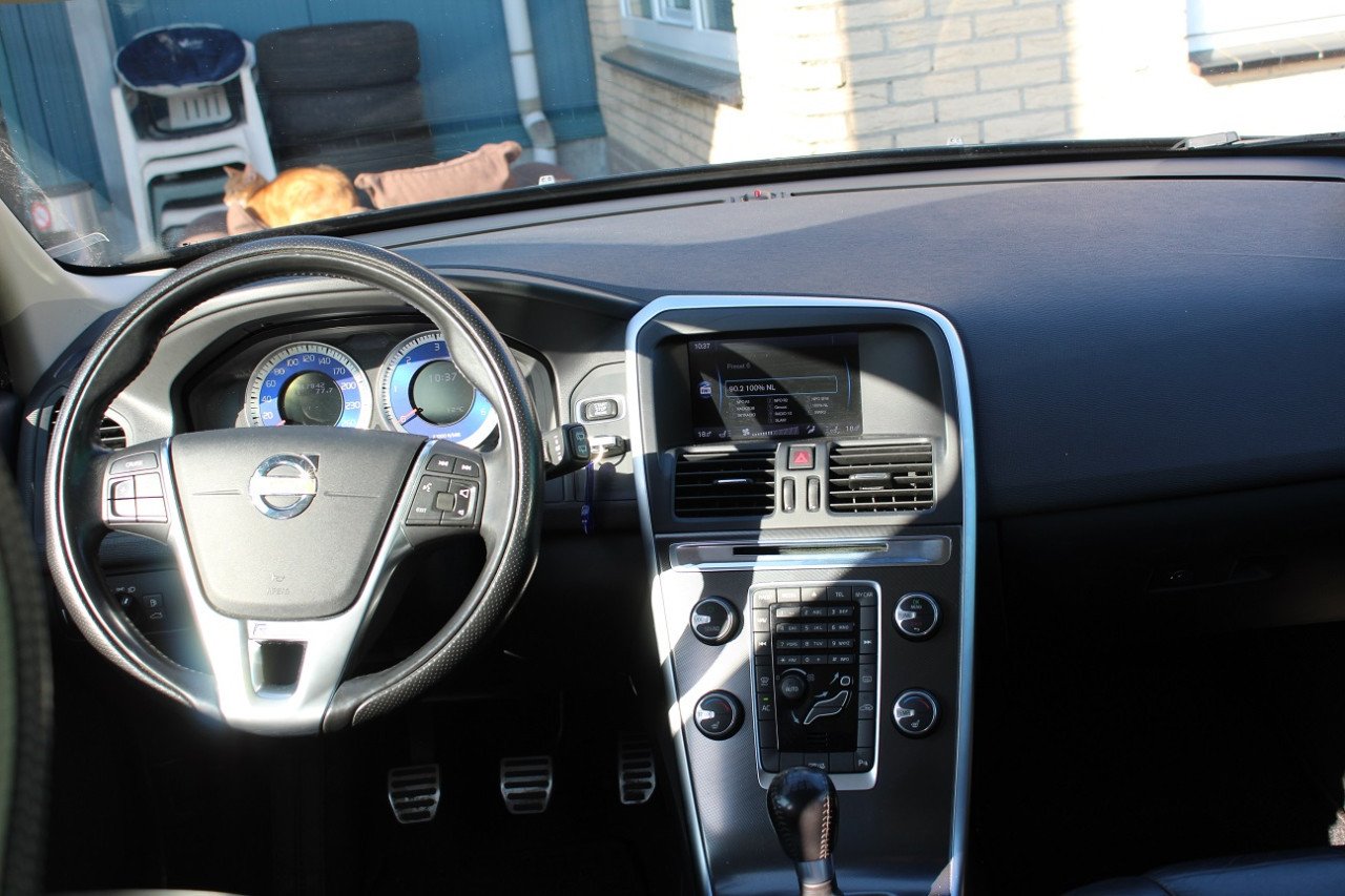 Volvo XC60 2.0 *D3 *2012 *R-design*Leder*Navi*