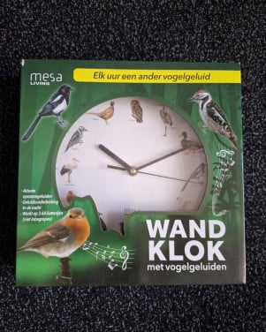 Nieuwe klok met vogelgeluid