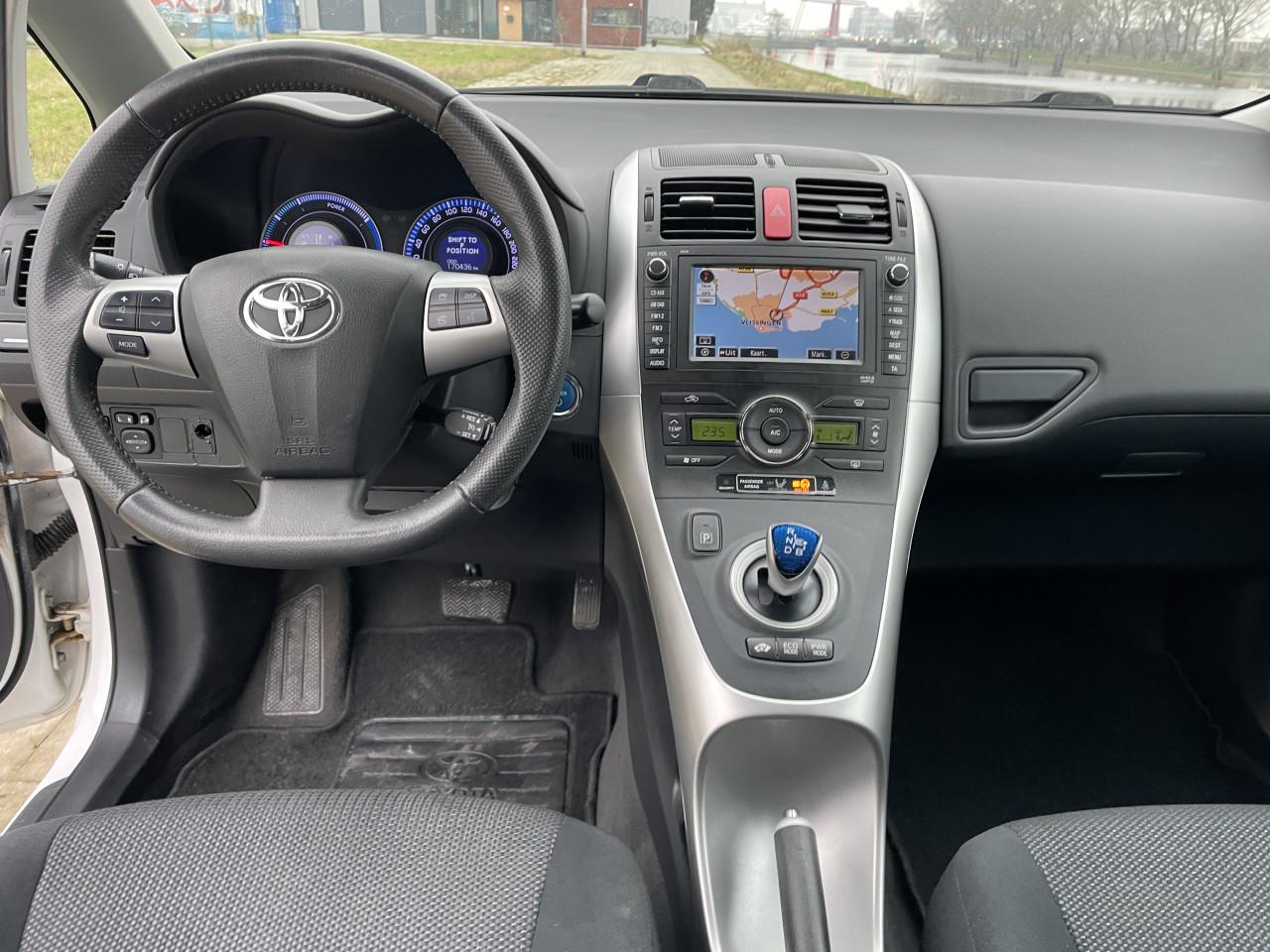 Toyota auris 1.8 full hybrid dynamic