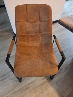 2 zeer nette cognac kleur suede stoelen