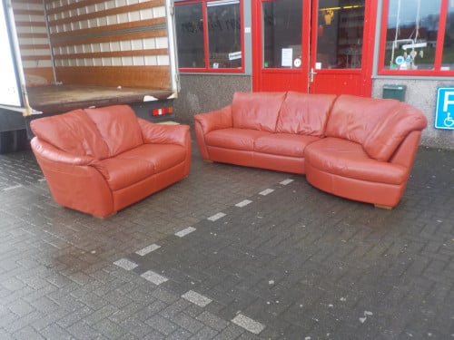 Mooie kwaliteit leren hoekbank 300 x 145 cm + 2zits 170 cm in zeer goede st