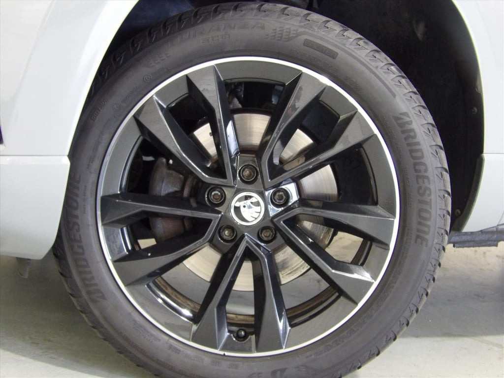 Skoda Karoq 1.5 tsi act greentech 150pk dsg-7 sportline business