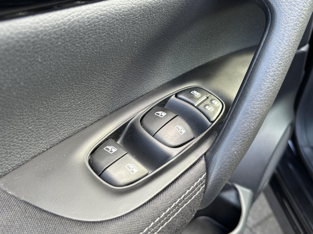 Nissan Qashqai 1.3 dig-t design edition | trekhaak | panoramadak | apple ca