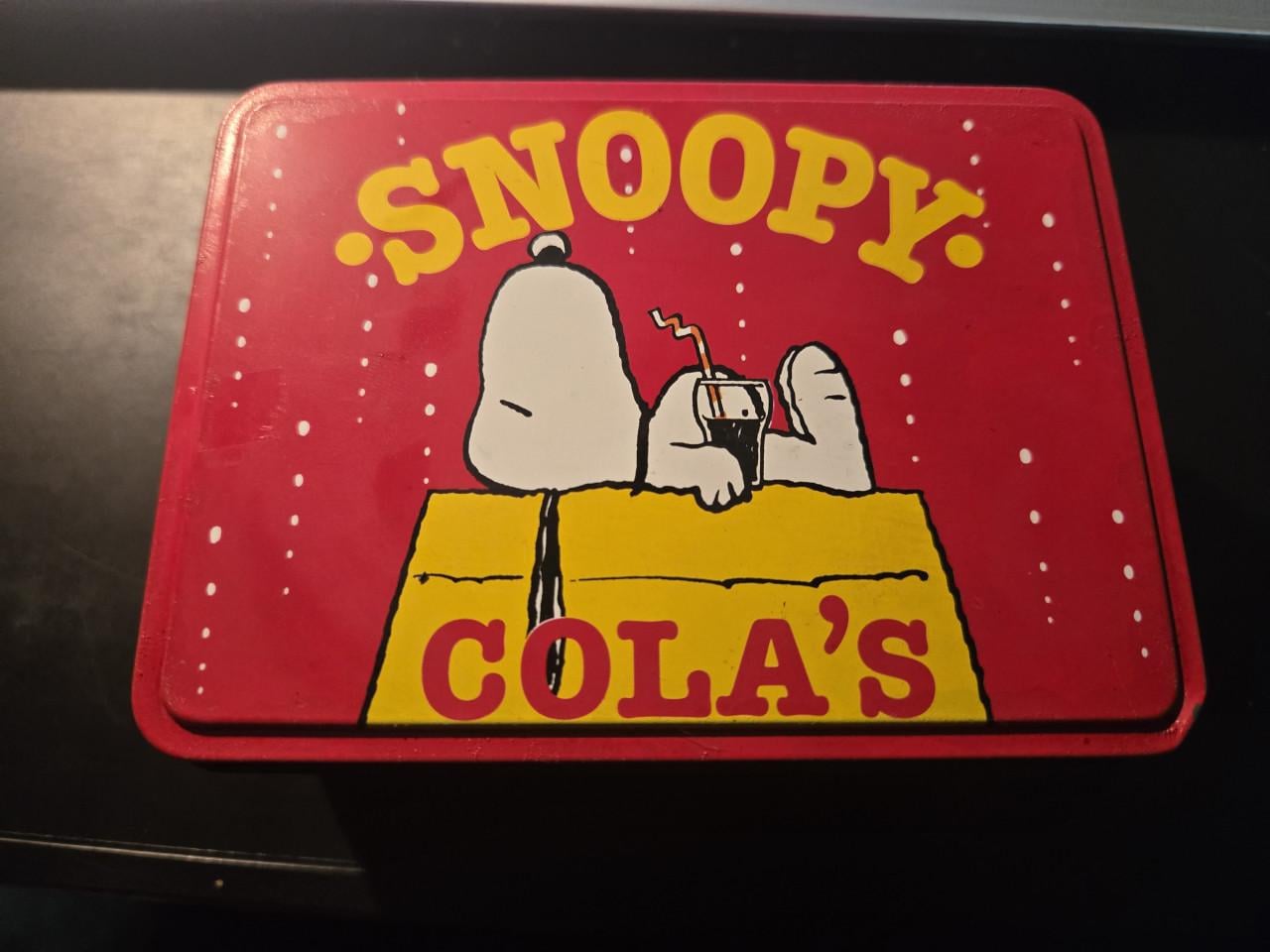 Blik Snoopy Cola's van Melle  Leeg  L 11,8 Br 8,7 H 5,4 cm