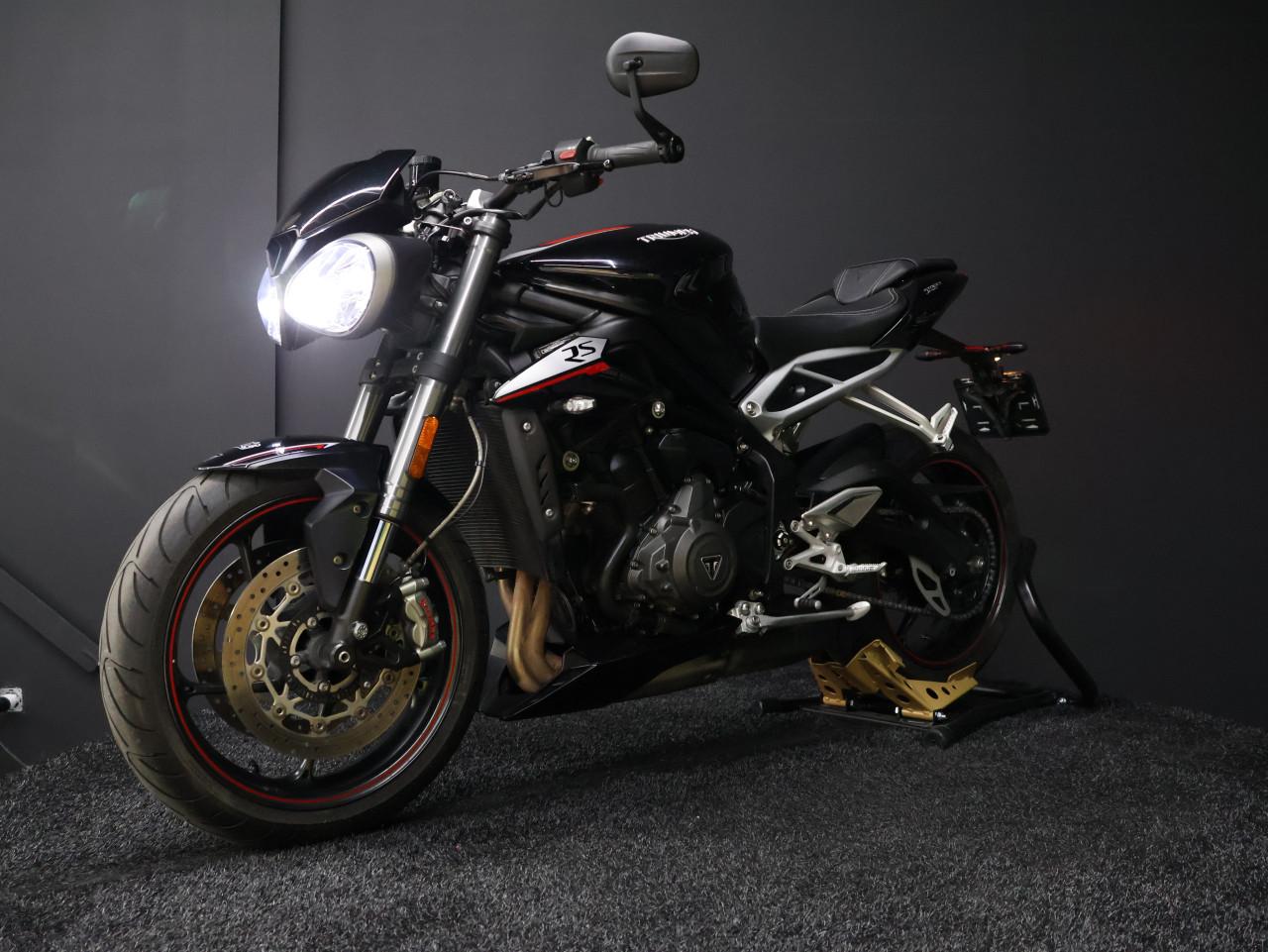 STREET TRIPLE RS | Phantom Black
