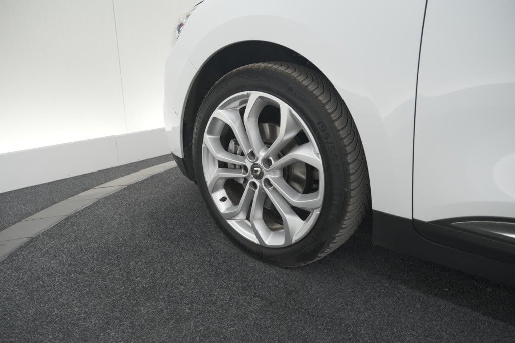 Renault Scenic tce 140 bose | trekhaak | camera | dodehoekdetectie | naviga