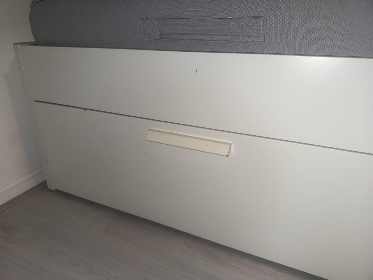 IKEA bed twijfelaar (140x200) met 4 lades.