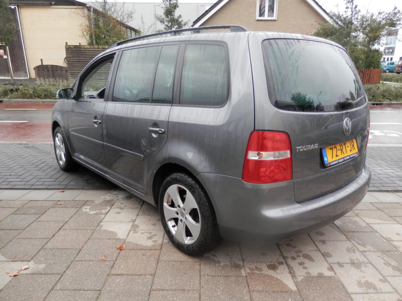 Auto Garant Biedt Aan: Volkswagen Touran 1.6 Business