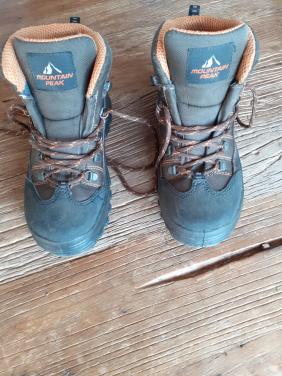 Berg/wandelschoenen. Als nieuw. Mt 37