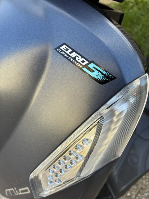 PRACHTIGE SYM MIO 50i EURO5 SNOR SCOOTER BOUWJAAR 2022 ALS NIEUW !