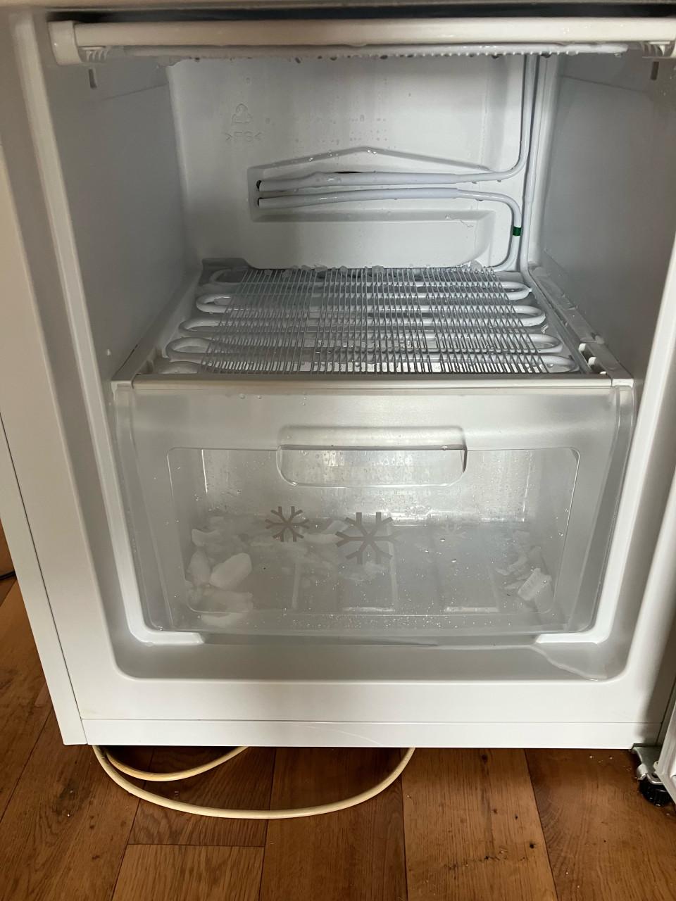 Zanussi koelkast met 2 vrieslades (geen koeriersdienst)