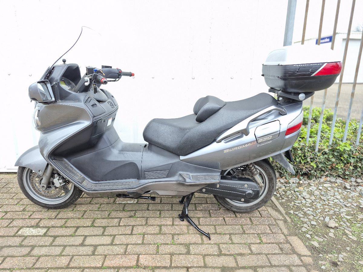Suzuki Burgman 650 Executive uit 2007